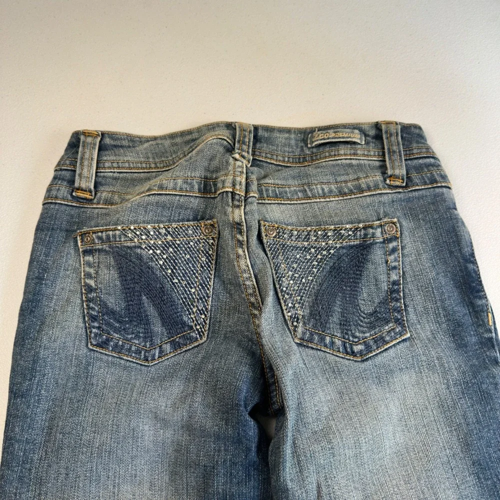 Y2K Capri Jeans Medium Wash Rhinestone Embellished Stretch Denim Low Rise Size 5